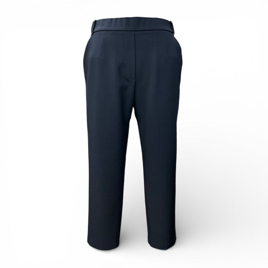 Witoldi Signature Travel Pants featuring a comfortable elastic waistband and hidden secret pockets. Designed with a slimming fit and wrinkle-free premium fabric for active women over 50.