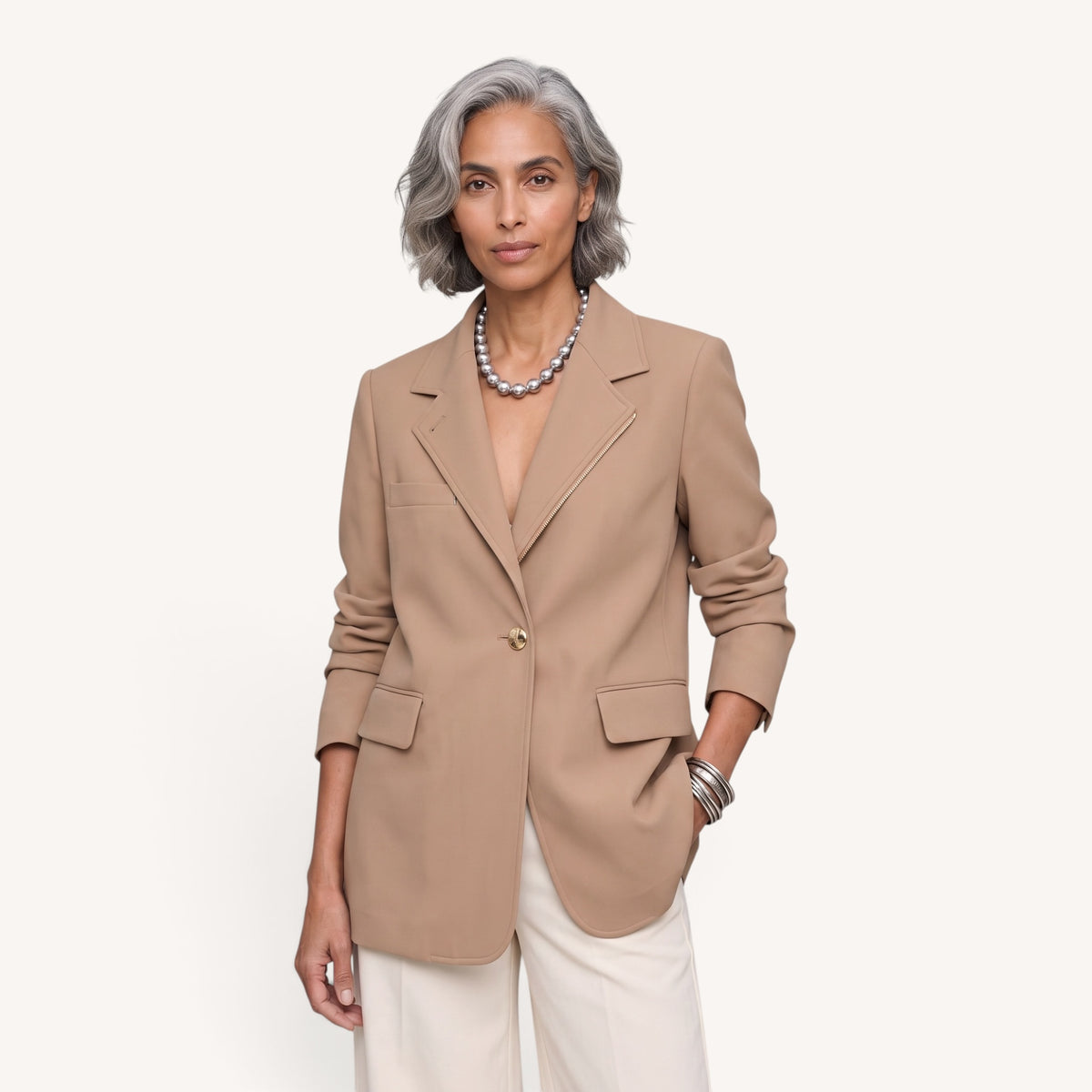 Woman wearing the Arno Jacket in beige